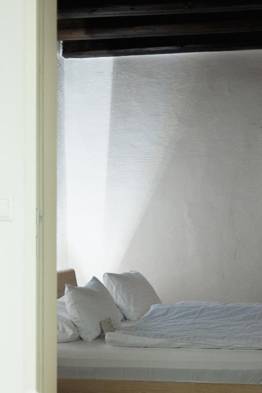 Large Double Room image 3