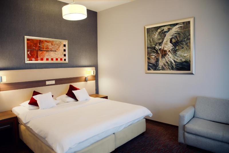 Deluxe King Room image 1