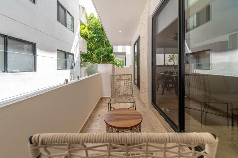 Lux 2 BD with Balcony Rooftop Pool in Aldea Zama - image 12