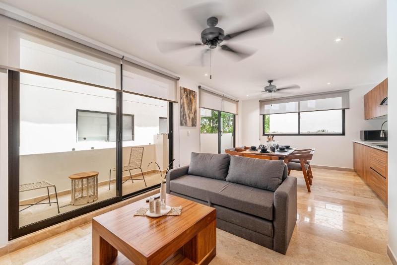 Lux 2 BD with Balcony Rooftop Pool in Aldea Zama - image 18