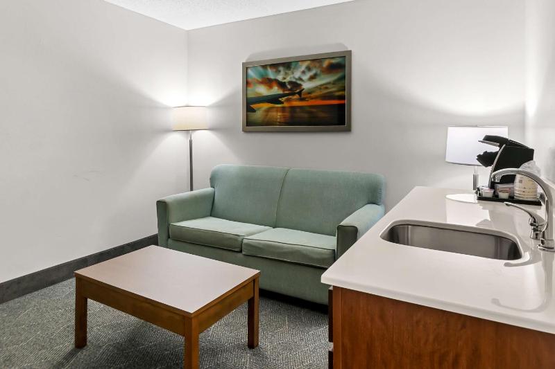 Queen Suite with Two Queen Beds and Sofa Bed image 3