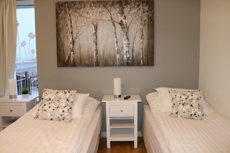 Single Room with Shared Bathroom image 3