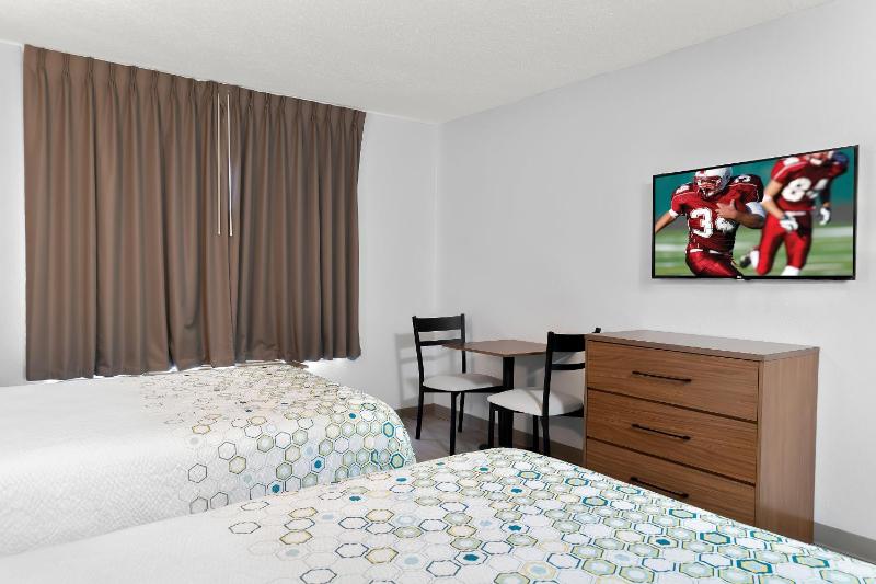 Studio Room with Two Double Beds Non-Smoking image 4