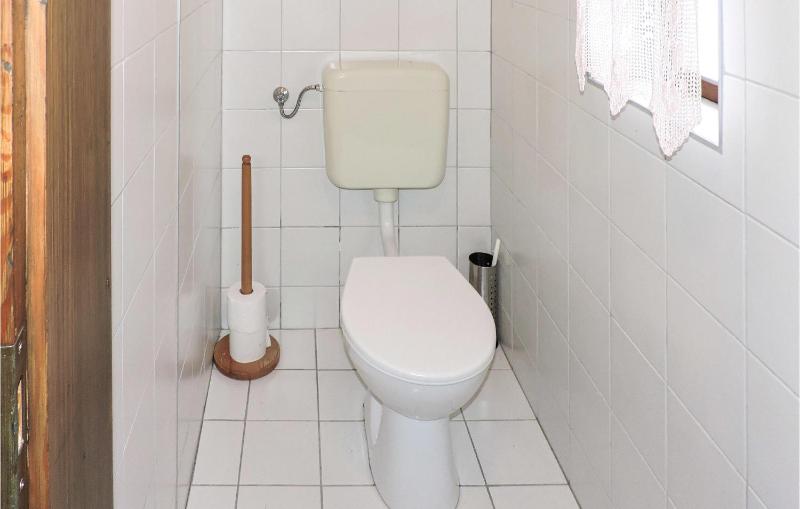 One-Bedroom Holiday Home image 3