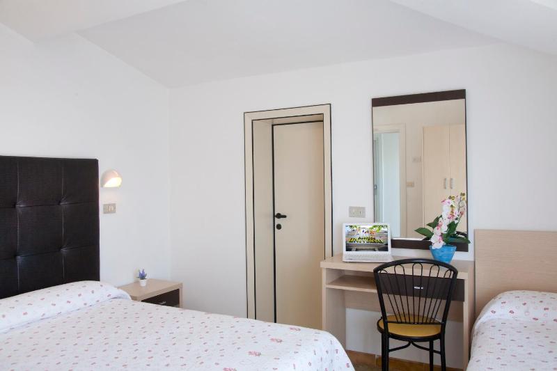Triple Room image 4