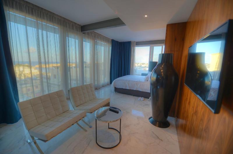 Junior Suite with Terrace image 3