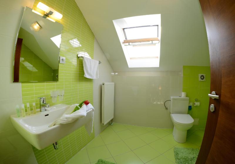 Standard Triple Room image 2