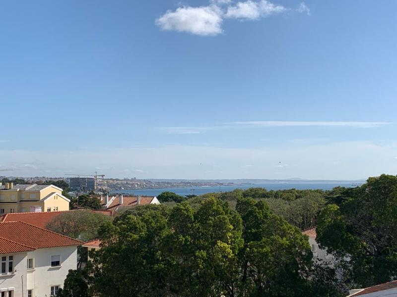 Sea View Family Apartment - Balcony - Free Parking - Walk to Beach - image 12