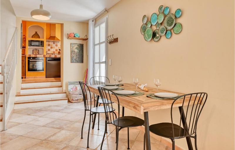 Amazing Home In Sanary-Sur-Mer With Wifi - image 10