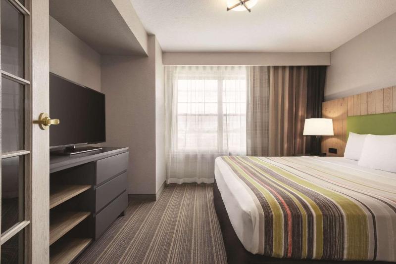 One-Bedroom King Suite with Sofa Bed - Non-Smoking image 4