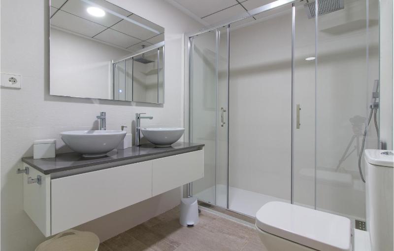 Five-Bedroom Holiday Home image 4