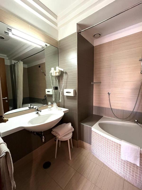 Standard Double Room image 2