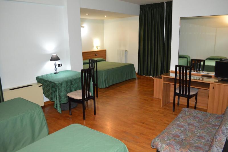 Quadruple Room image 2