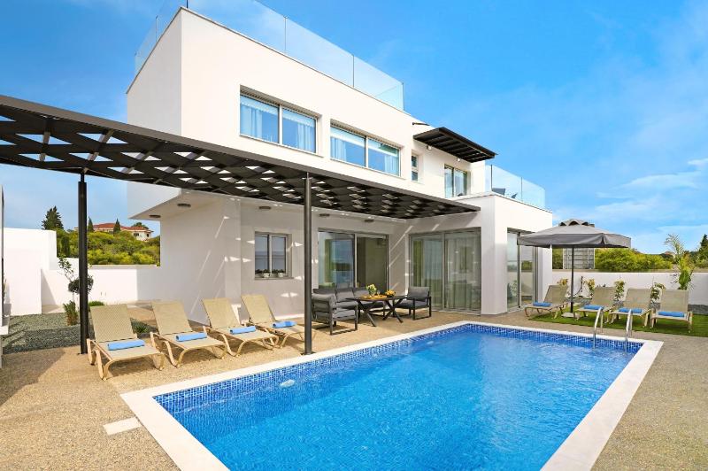 Villa Napa Blu - image 1
