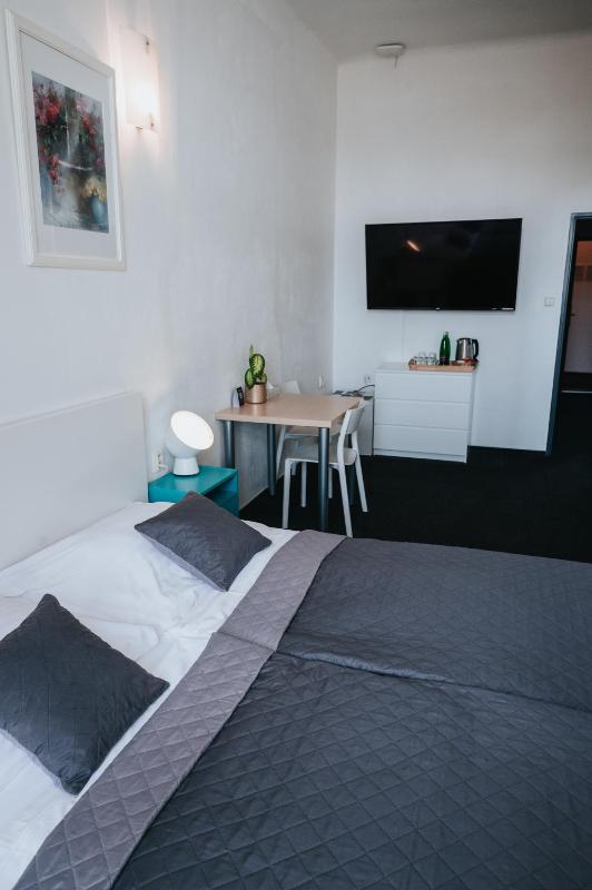 Economy Double Room image 2