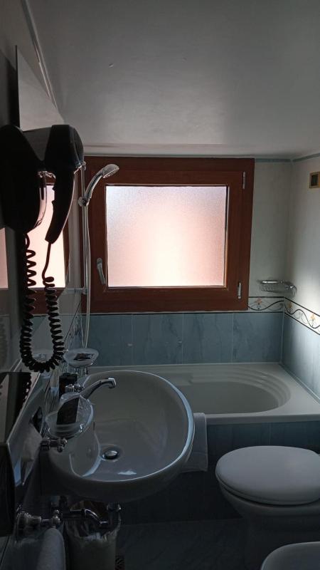 Standard Double Room image 3