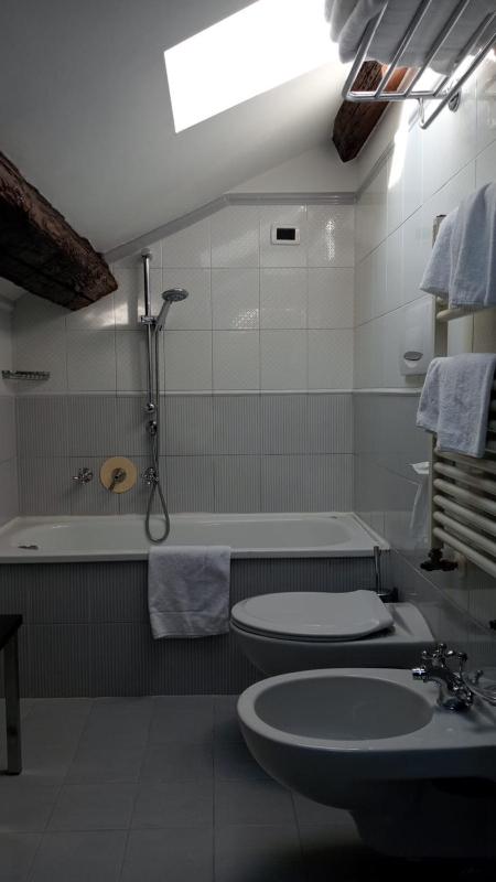 Classic Quadruple Room image 3