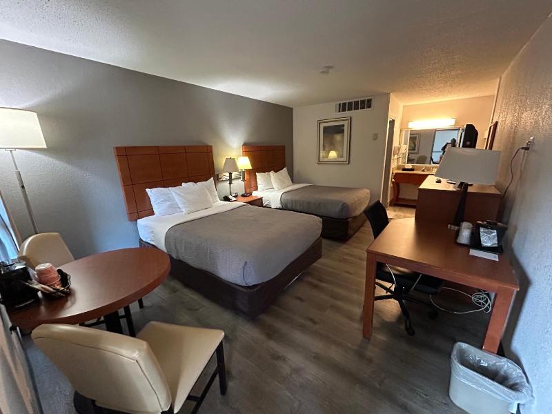 Double Room with Two Double Beds image 2