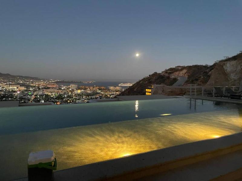 Stunning 2BR Oceanview Contemporary Condo in Cabo - image 7