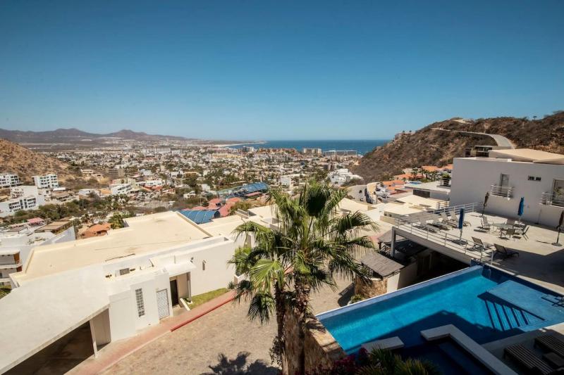 Stunning 2BR Oceanview Contemporary Condo in Cabo - image 9