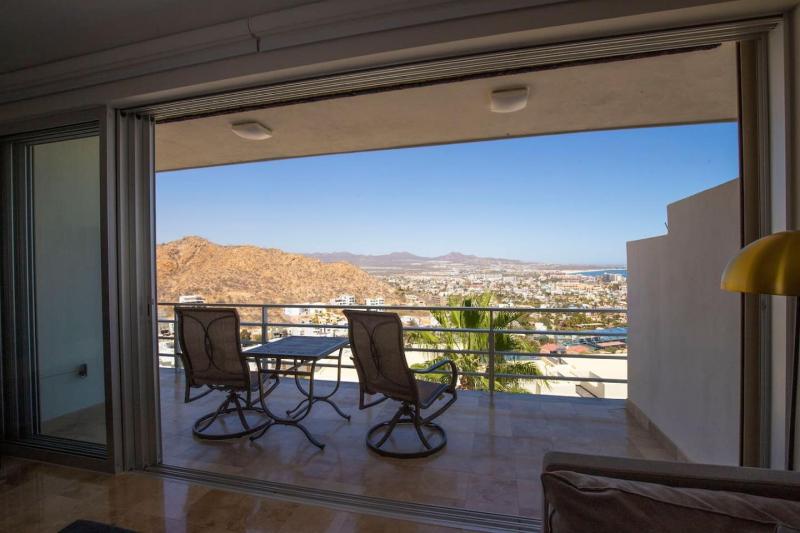 Stunning 2BR Oceanview Contemporary Condo in Cabo - image 15