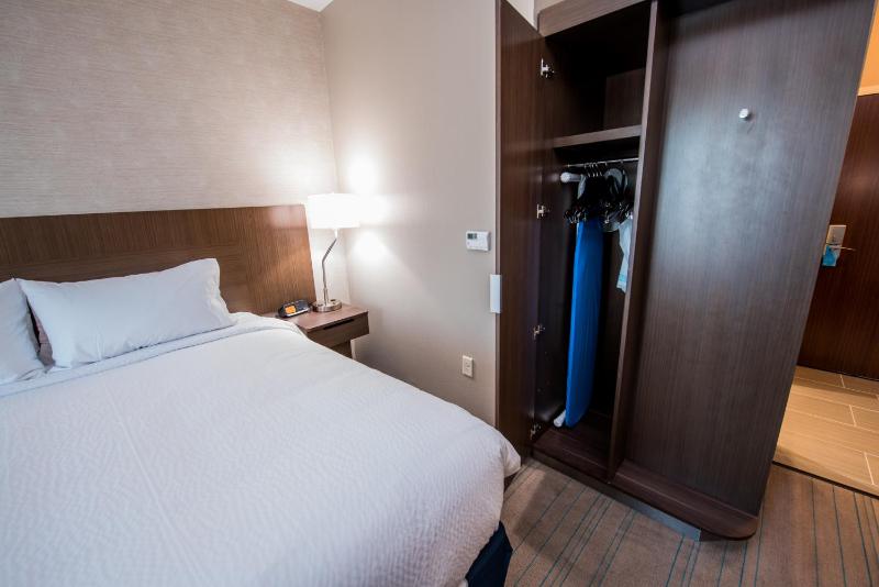 Queen Room with Two Queen Beds image 1