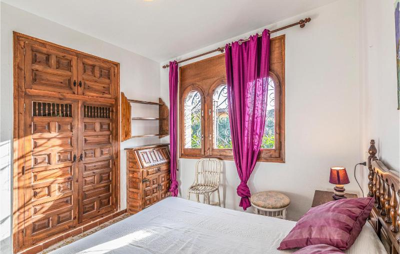 Three-Bedroom Holiday Home  image 4