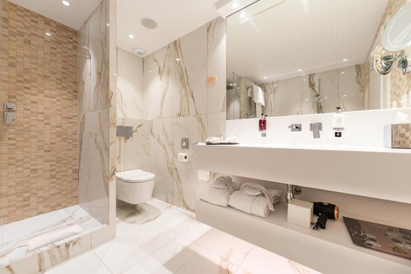 Unique! Renovated Junior Suite 40m2 image 3