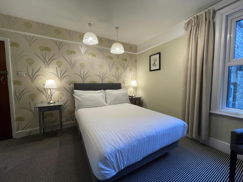 Standard Double Room image 4