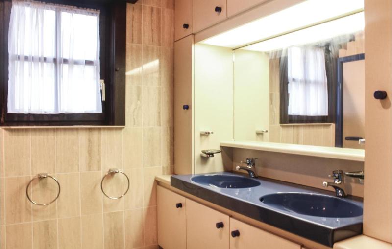 Four-Bedroom Holiday Home image 2