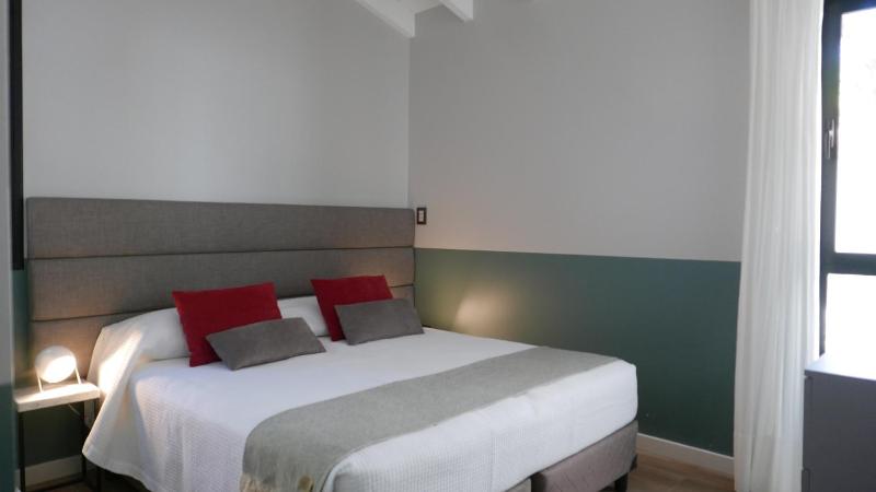 Double or Twin Room with Shared Bathroom image 1
