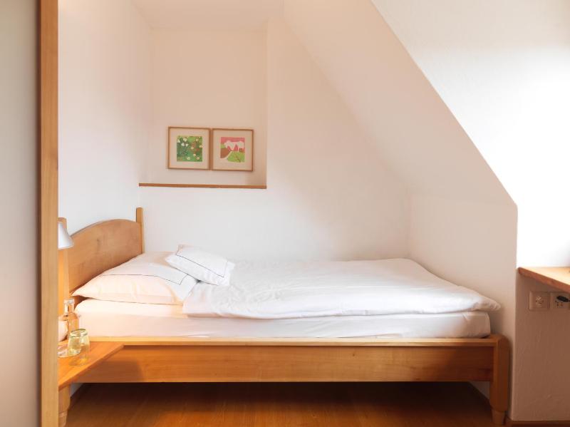 Single Room image 3