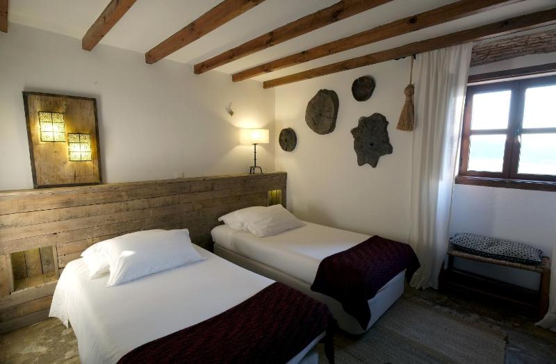 Twin Room image 2