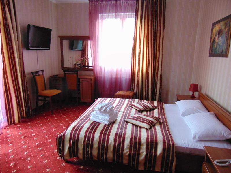 Superior Double Room with Extra Bed image 1