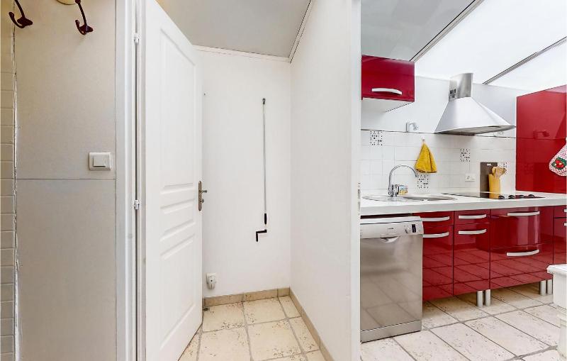 2 Bedroom Gorgeous Home In Royan - image 35