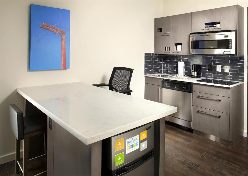 Corner King Studio Suite with Sofa Bed and Kitchen image 2