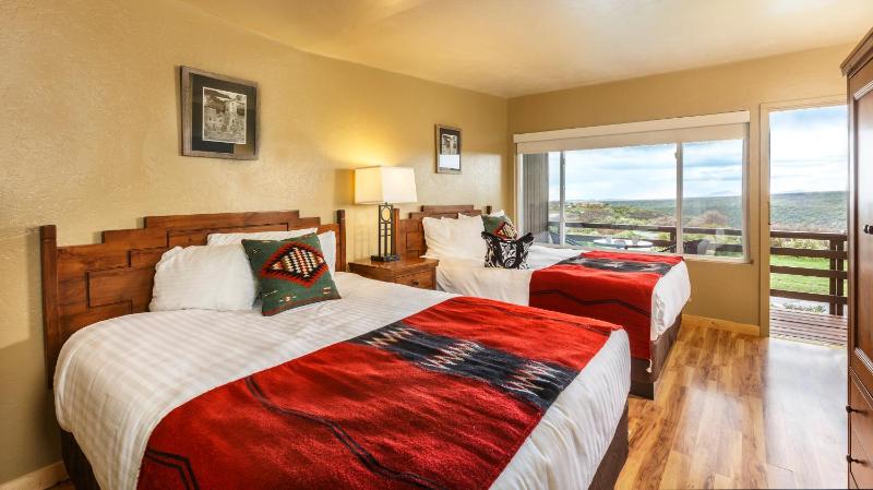 Deluxe Queen Room with Two Queen Beds image 2