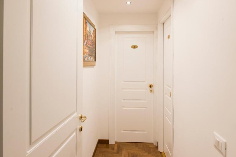 Classic Double or Twin Room image 3