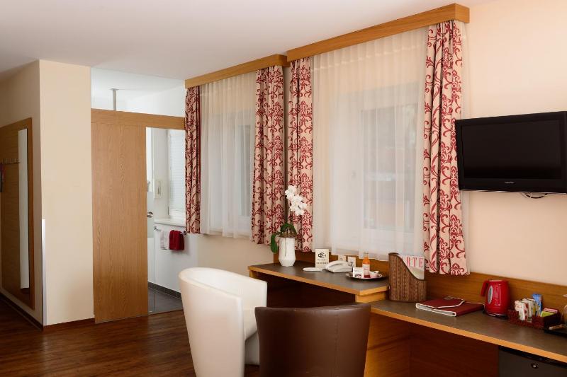 Superior Double Room image 4