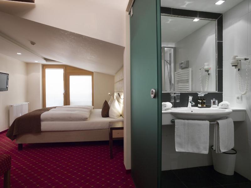 Double Room image 1