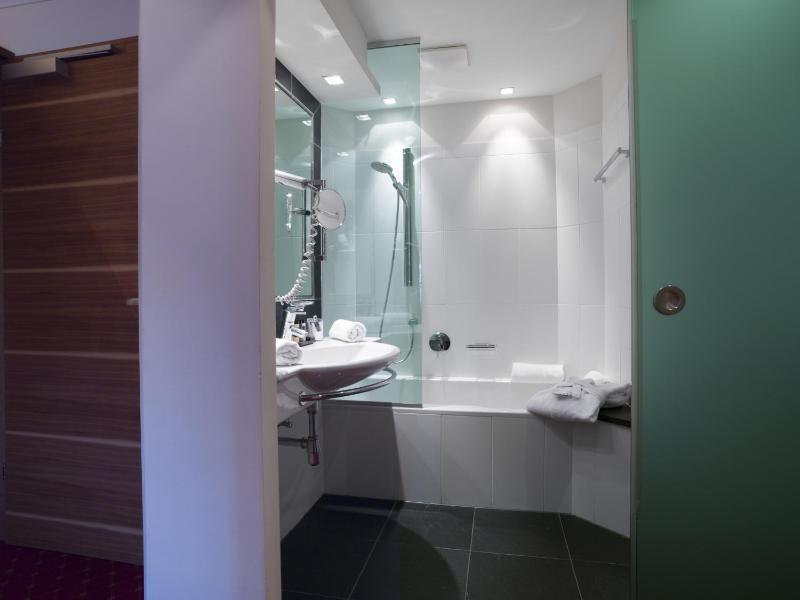 Double Room image 3