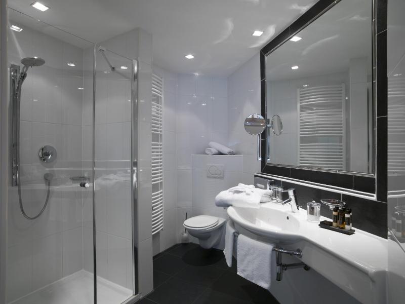 Double Room image 4