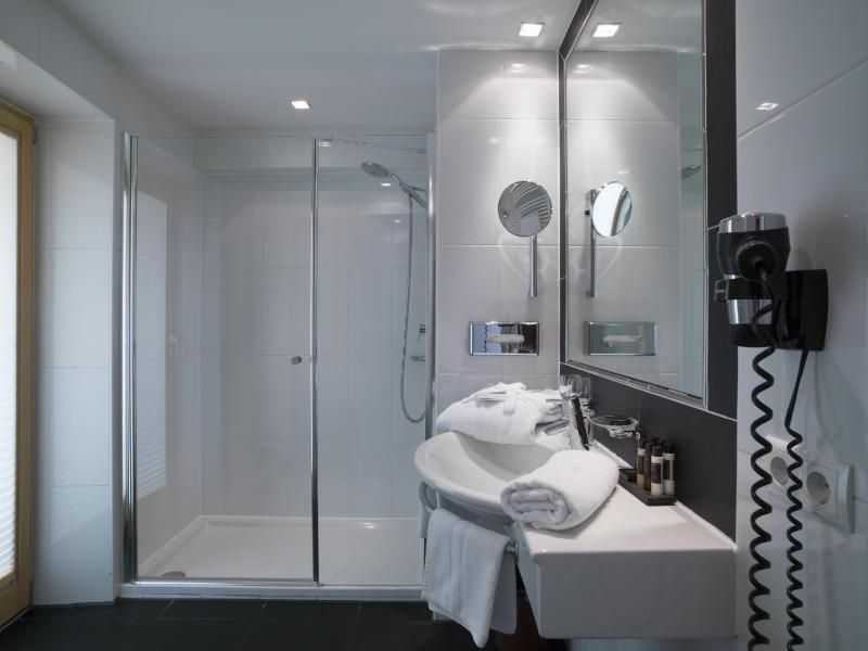 Deluxe Room image 4