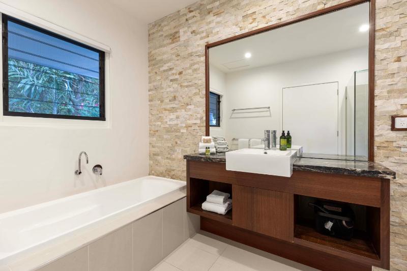 Sea Pavilion - Luxury home sleeps 12 guests - image 24