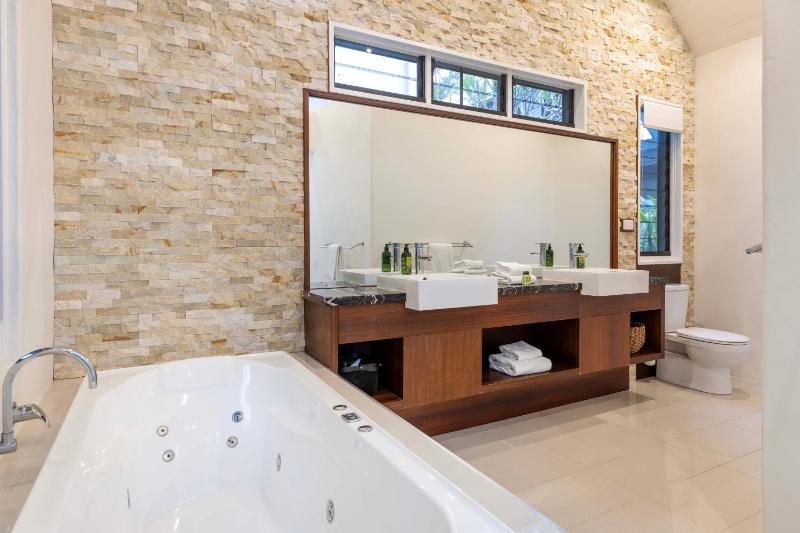Sea Pavilion - Luxury home sleeps 12 guests - image 2