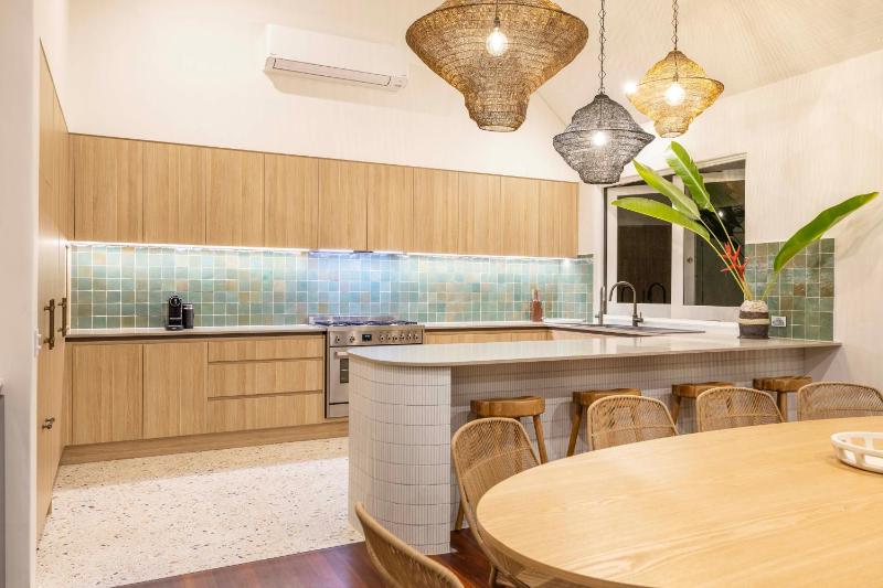 Sea Pavilion - Luxury home sleeps 12 guests - image 19