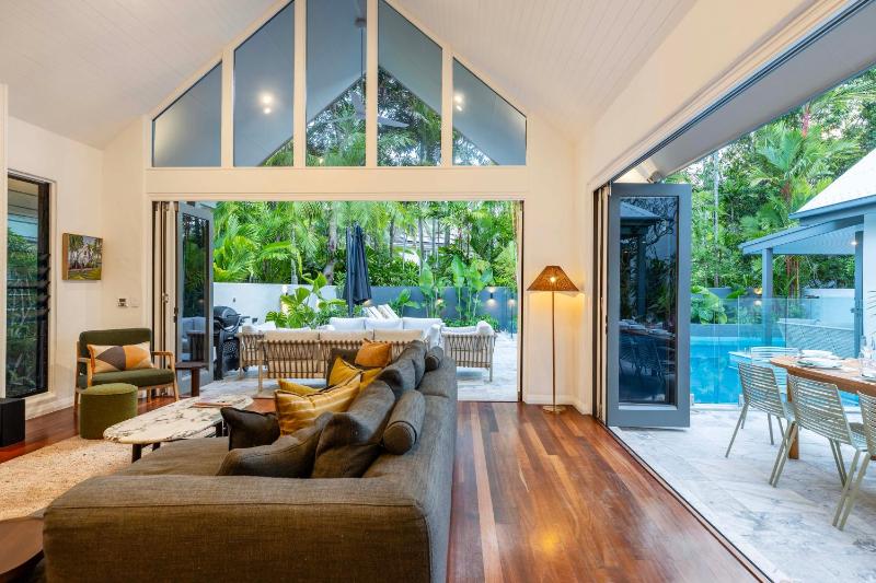 Sea Pavilion - Luxury home sleeps 12 guests - image 23