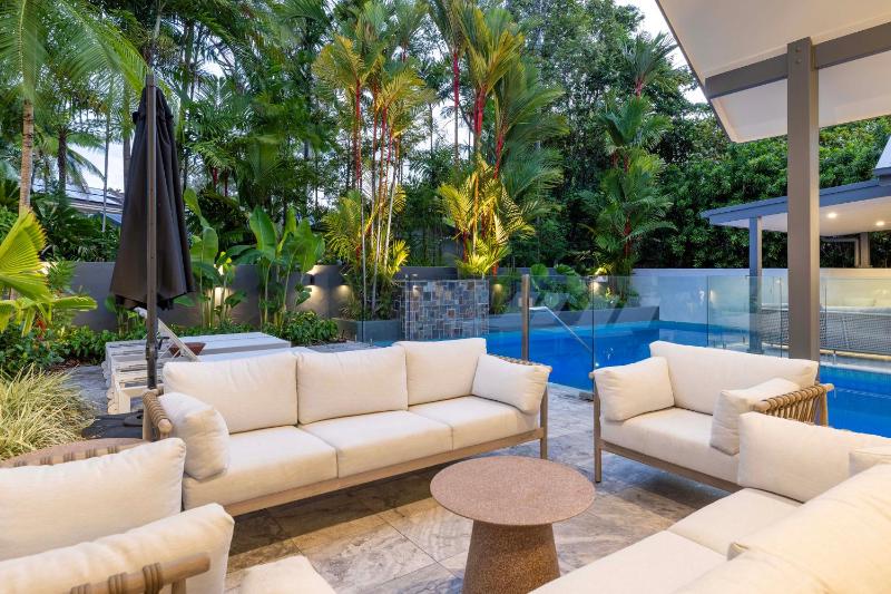 Sea Pavilion - Luxury home sleeps 12 guests - image 5