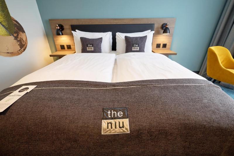 Standard Queen Room image 4