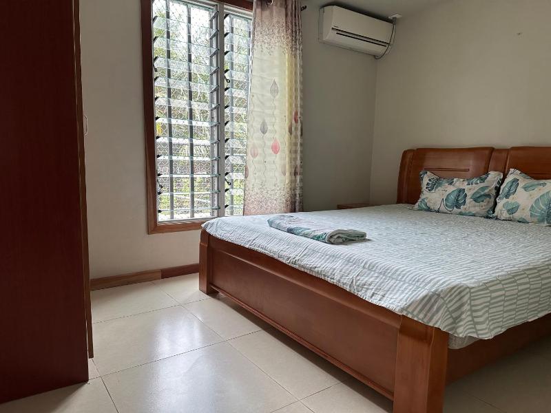 Large 2-Bedroom Apartment-Free Parking-Great Location - image 3